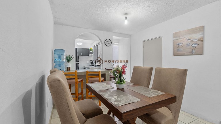 Casa Cozy, 2 bedroom, 4 bed, 2 baths with parking