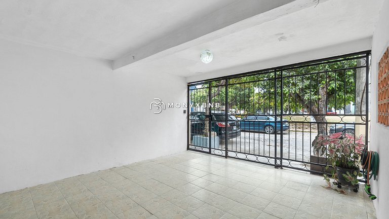Casa Cozy, 2 cuartos, 4 camas, 2 baños y parking