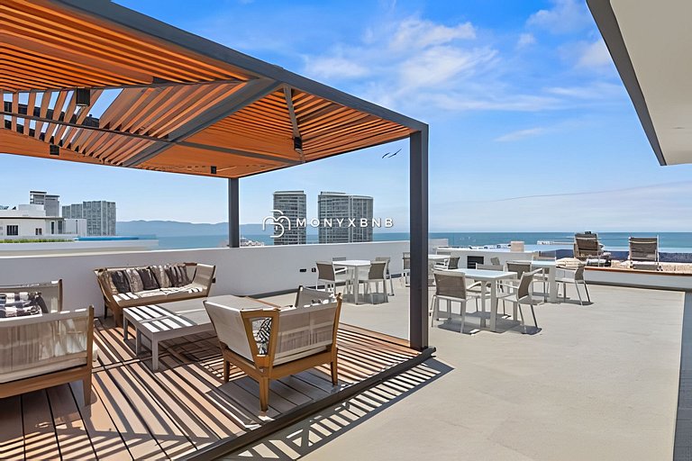 Zoho Skies, 3 bedrooms, 2 bathrooms with a rooftop pool