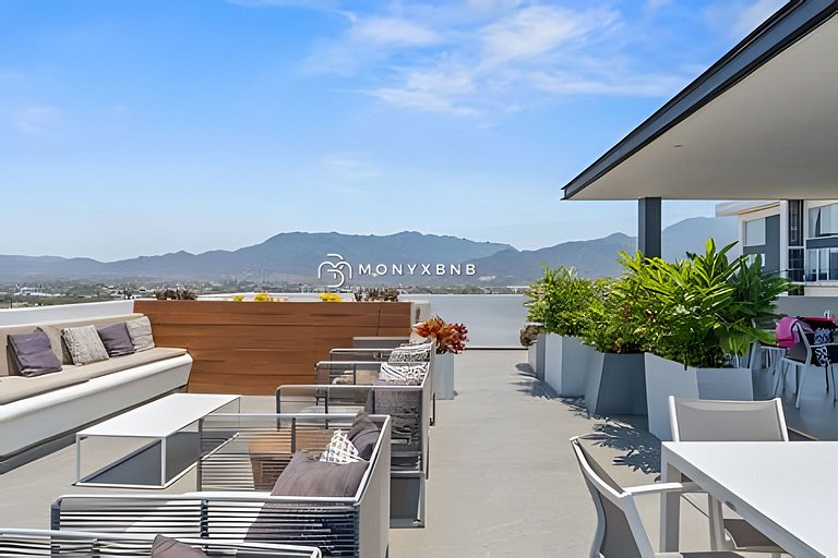 Zoho Skies, 3 bedrooms, 2 bathrooms with a rooftop pool