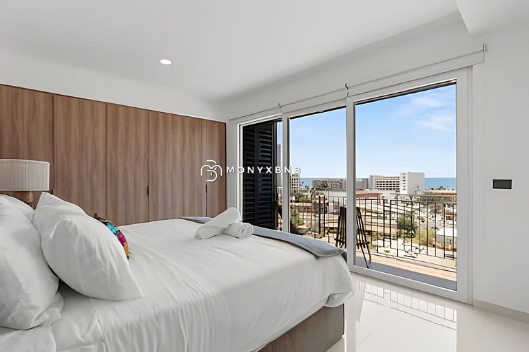 Zoho Skies, 3 bedrooms, 2 bathrooms with a rooftop pool