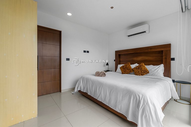 Zoho Skies 2 BDR, 2 Bath, with parking
