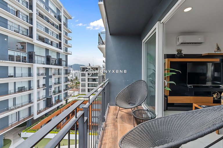 Zoho Skies 2 BDR, 2 Bath, with parking