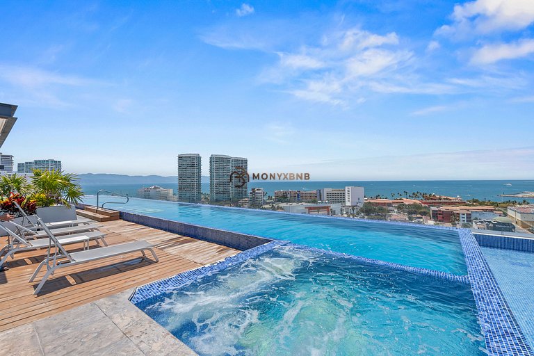Zoho Skies, 3 bedrooms, 2 bathrooms with rooftop pool