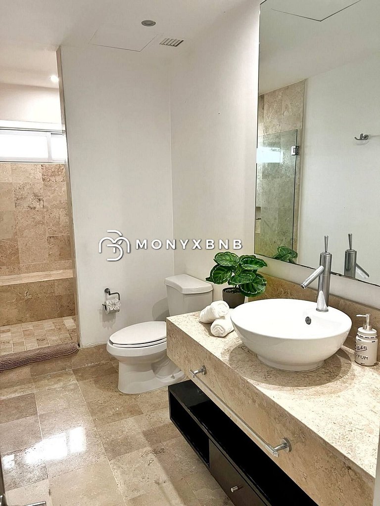 4BR Marina Ocean-View Above Casino 2 Suites
