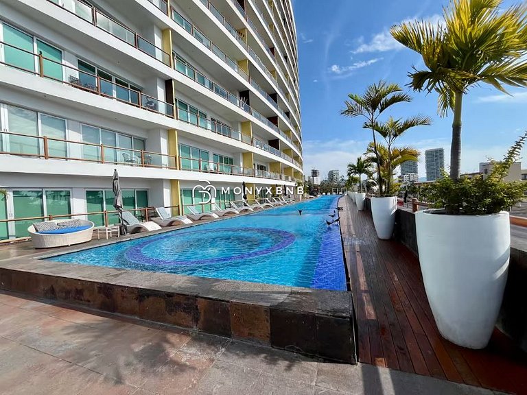 4BR Marina Ocean-View Above Casino 2 Suites