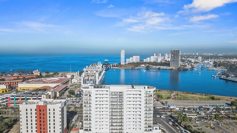 4BR Marina Ocean-View Above Casino 2 Suites