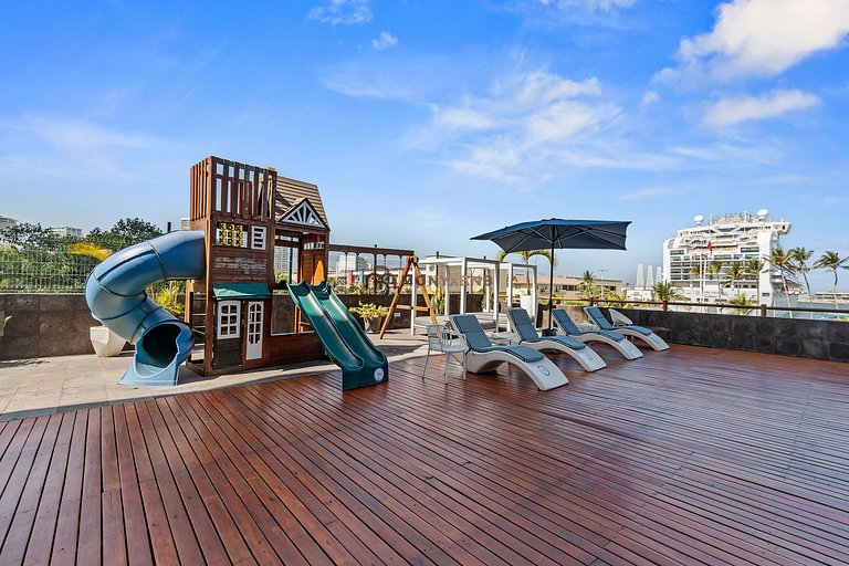 Deck12 premium Pool Stay by Monyxbnb