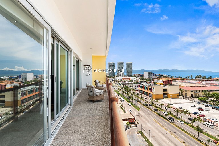 4BR Marina Ocean-View Above Casino 2 Suites