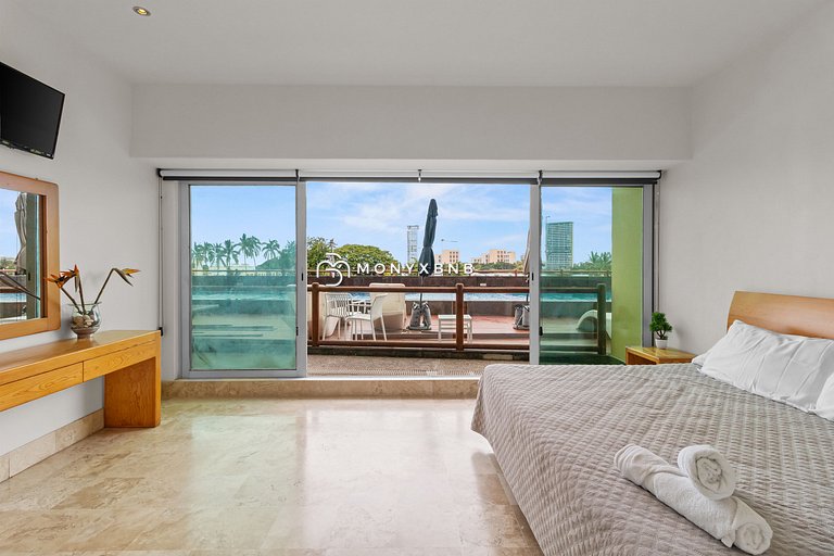 4BR Marina Ocean-View Above Casino 2 Suites