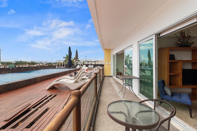 4BR Marina Ocean-View Above Casino 2 Suites