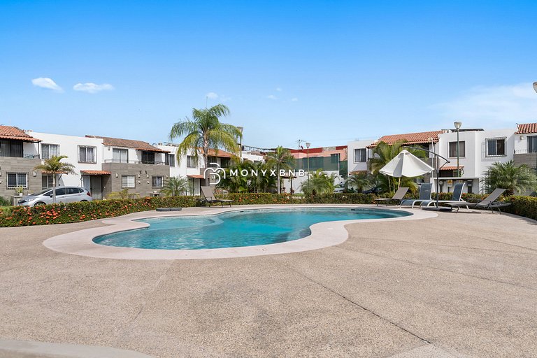 Modern Pool Side, 3 Bdrm House with parking