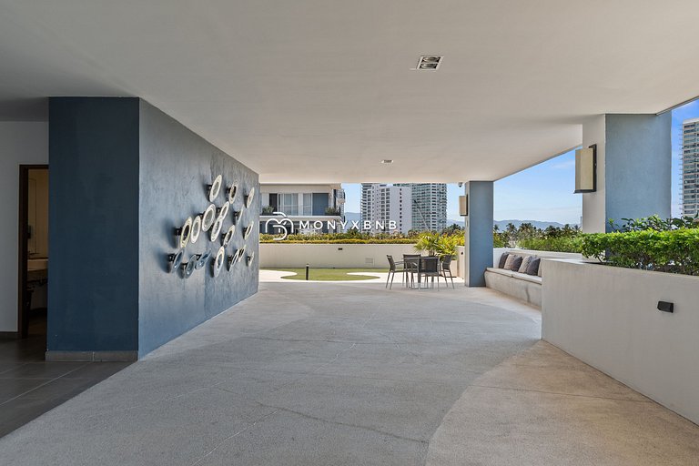 Zoho Skies 2 BDR, 2 Bath, with Parking