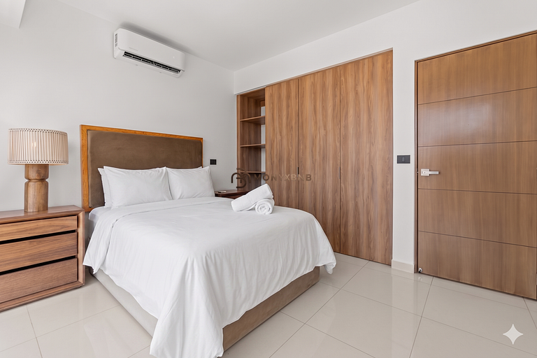 Zoho Skies, 3 bedrooms, 2 bathrooms with a rooftop pool