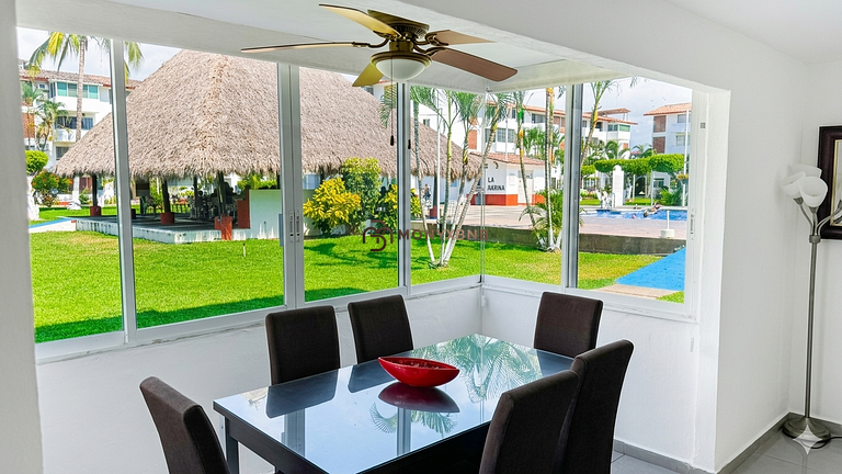 Marina Oceanview 4BR, two-bathroom with parking