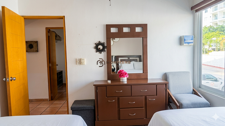 Gran Marina, 6 habitaciones, 4 baños, Parking