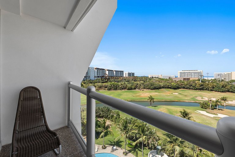 Experience luxury: Vidanta, beach, and pool by Monyxbnb