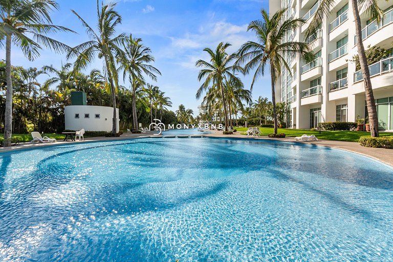 Experience luxury: Vidanta, beach, and pool by Monyxbnb