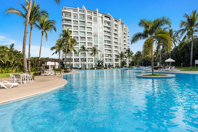 Experience luxury: Vidanta, beach, and pool by Monyxbnb