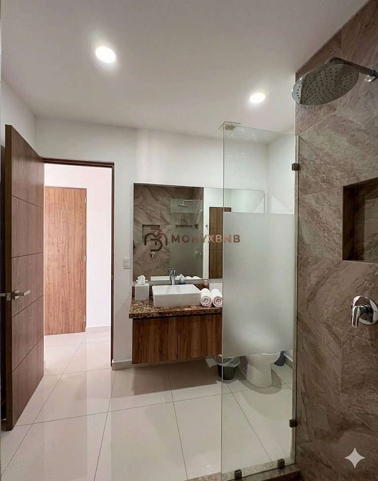 Zoho Skies, 3 bedrooms, 2 bathrooms with rooftop pool