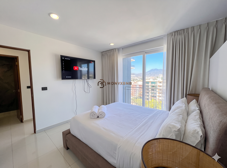 Zoho Skies, 3 bedrooms, 2 bathrooms with rooftop pool