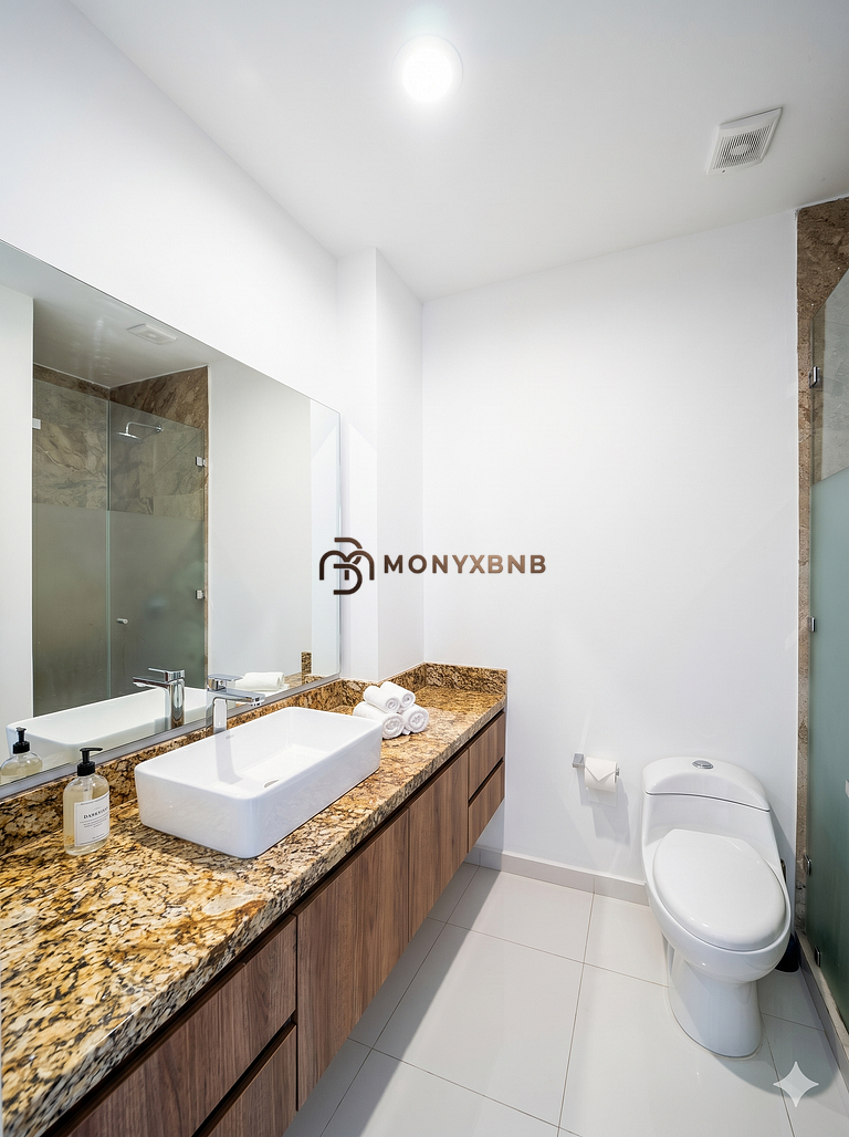Zoho Skies, 3 bedrooms, 2 bathrooms with rooftop pool