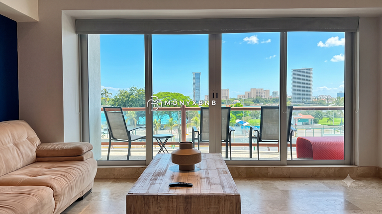 Deck12 premium Pool Stay by Monyxbnb