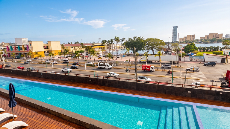 Deck12 premium Pool Stay by Monyxbnb