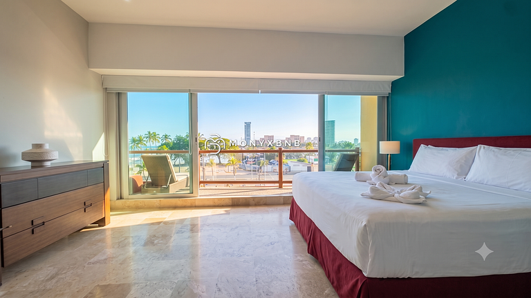 Deck12 premium Pool Stay by Monyxbnb