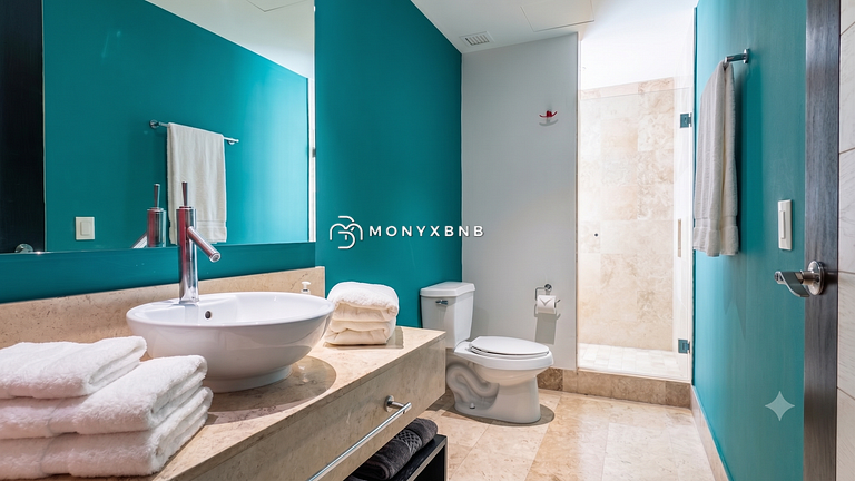Deck12 premium Pool Stay by Monyxbnb