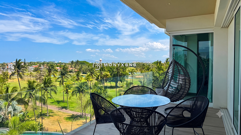 Luxurious 1-bedroom, 180° balcony and golf by Monyxbnb