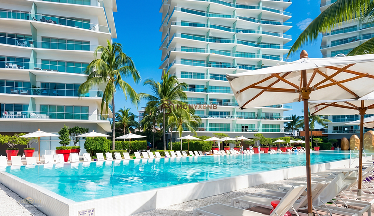 Icon Vallarta: Oasis a pie de playa con piscina y club de pl