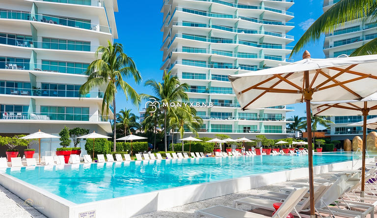 Icon Vallarta Oceanfront 1BDR, Pool & Beach Club