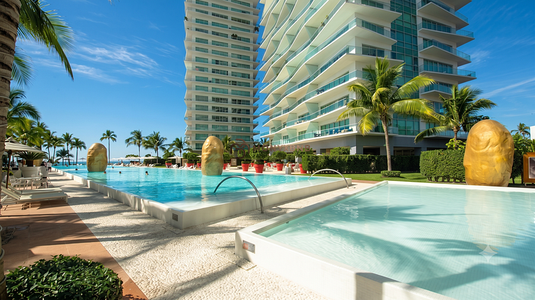 ICON Oceanfront Retreat by Monyxbnb