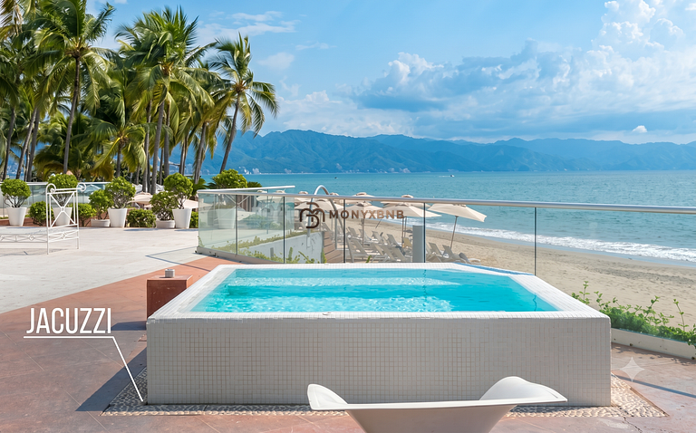 Icon Beachfront Retreat, 5-Star Pool & Club Access