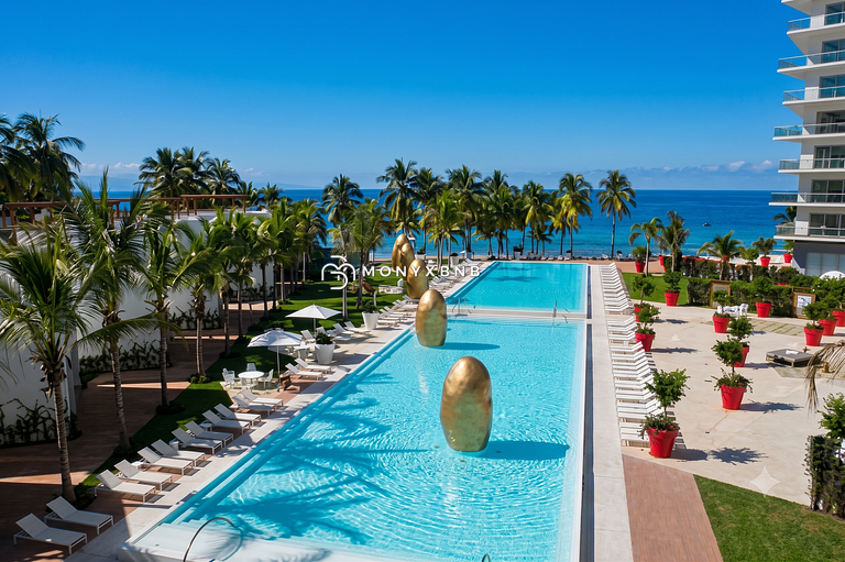 Icon Vallarta a pie de playa: 1 cuarto, piscina y club de pl