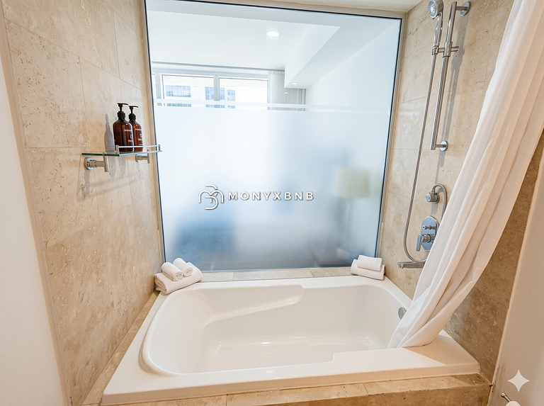 Icon Beachfront Retreat, 5-Star Pool & Club Access