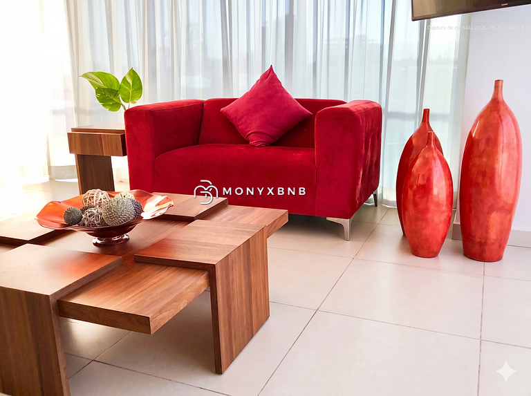 Icon Beachfront Retreat, 5-Star Pool & Club Access