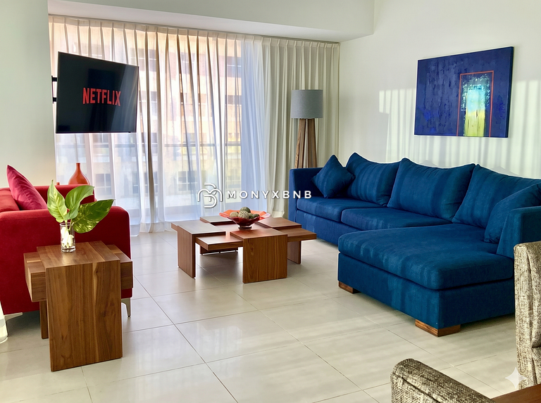 Icon Beachfront Retreat, 5-Star Pool & Club Access