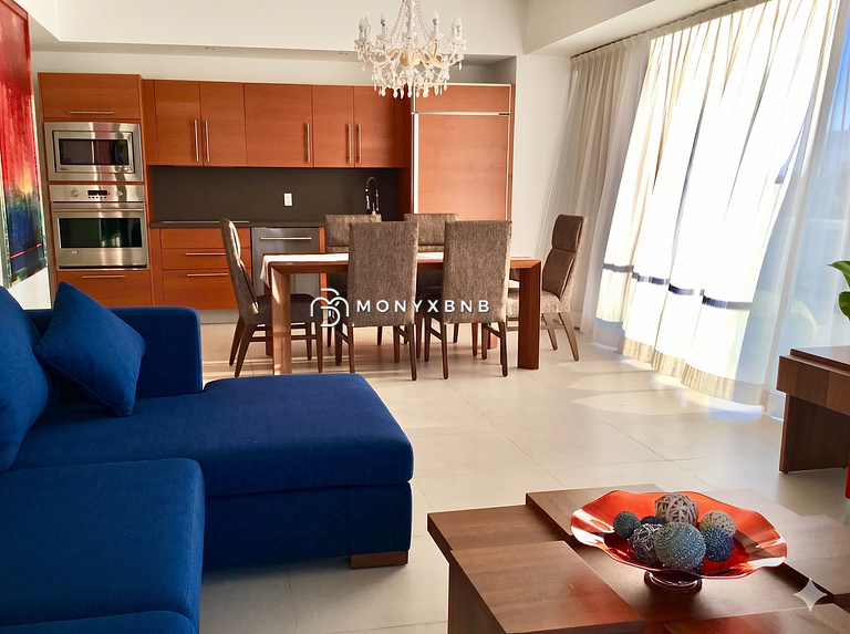 Icon Beachfront Retreat, 5-Star Pool & Club Access