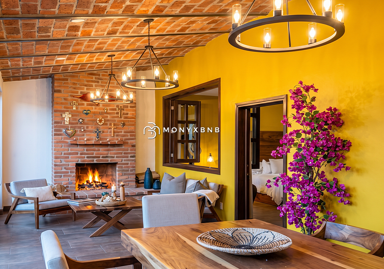 Encantadora Villa con Terraza y Chimenea Exterior