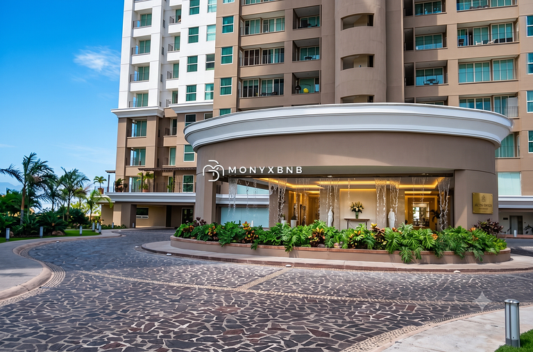 Grand Venetian • 2BR Modern and Bright
