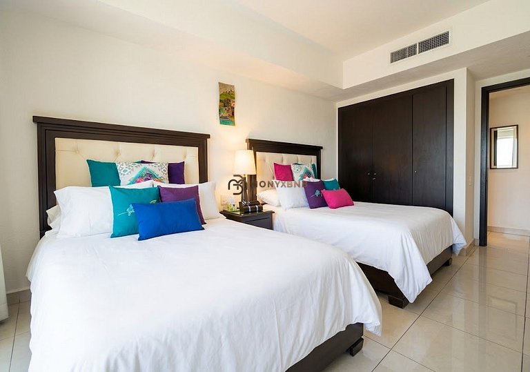 Grand Venetian • 2BR Modern and Bright