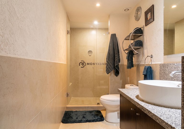 Grand Venetian • 2BR Modern and Bright