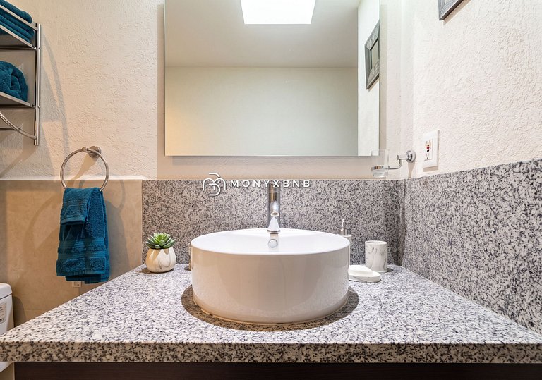 Grand Venetian • 2BR Modern and Bright