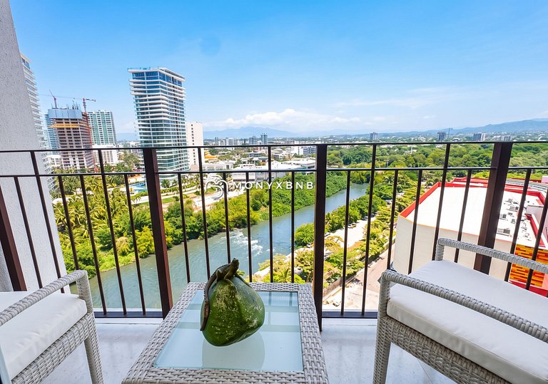 Grand Venetian • 2BR Modern and Bright