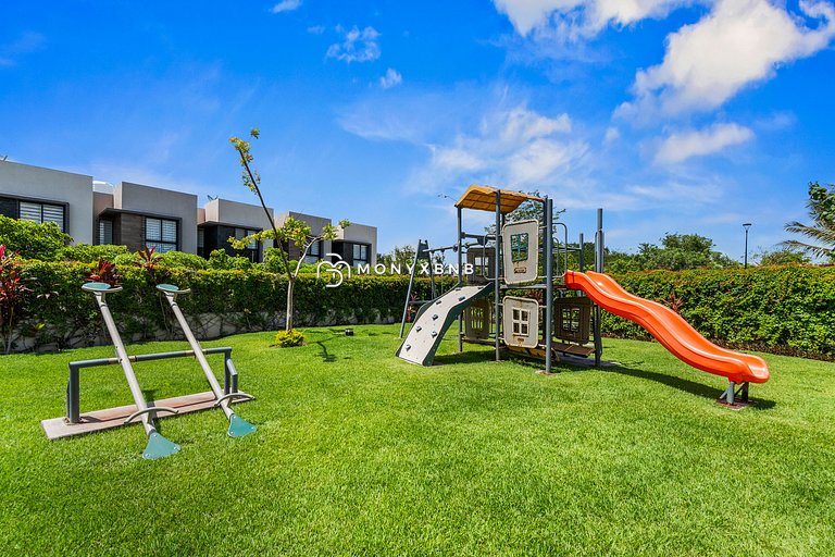 Ivarica House • Family Retreat 16 by Monyxbnb