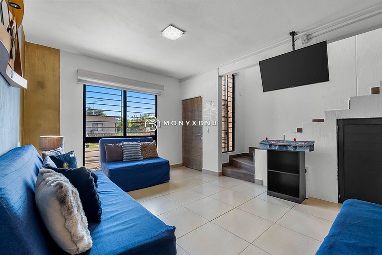 Ivarica House • Family Retreat 16 by Monyxbnb