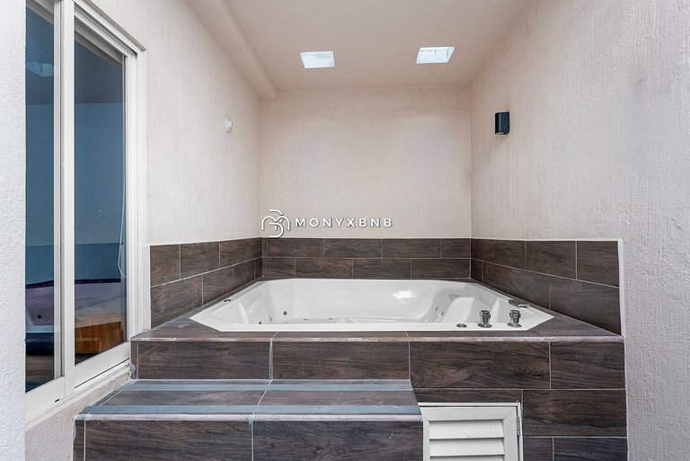 Ivarica House • Family Retreat 16 by Monyxbnb