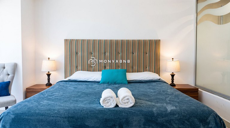 Icon Beachfront Retreat, 5-Star Pool & Club Access